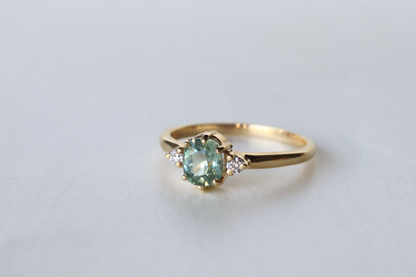 Anillo Suri Zafiro Verde Menta 0.80cts Bridal