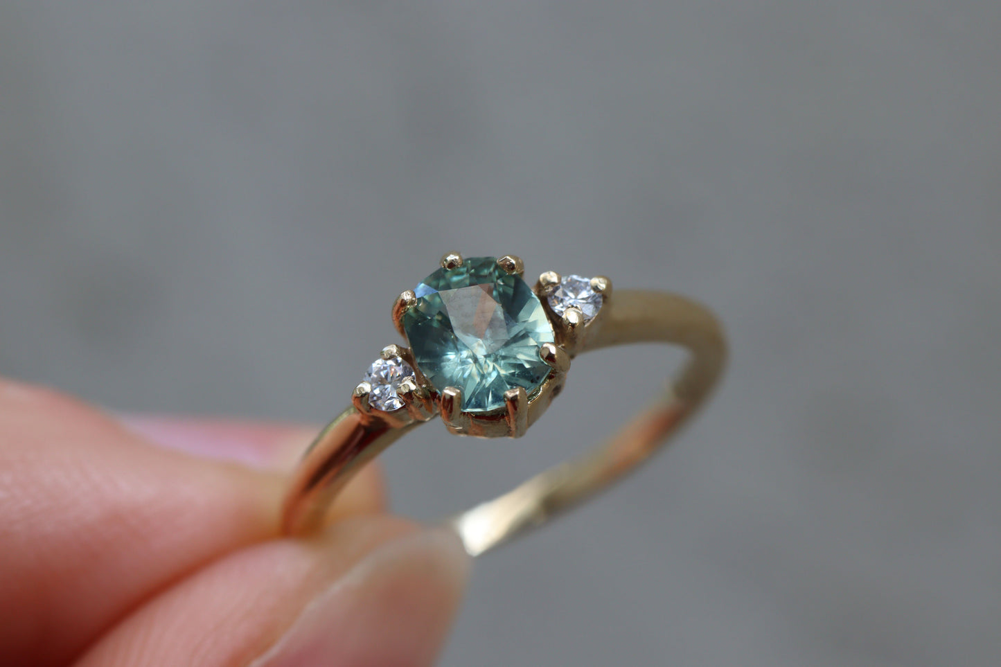 Anillo Suri Zafiro Verde Menta 0.80cts Bridal