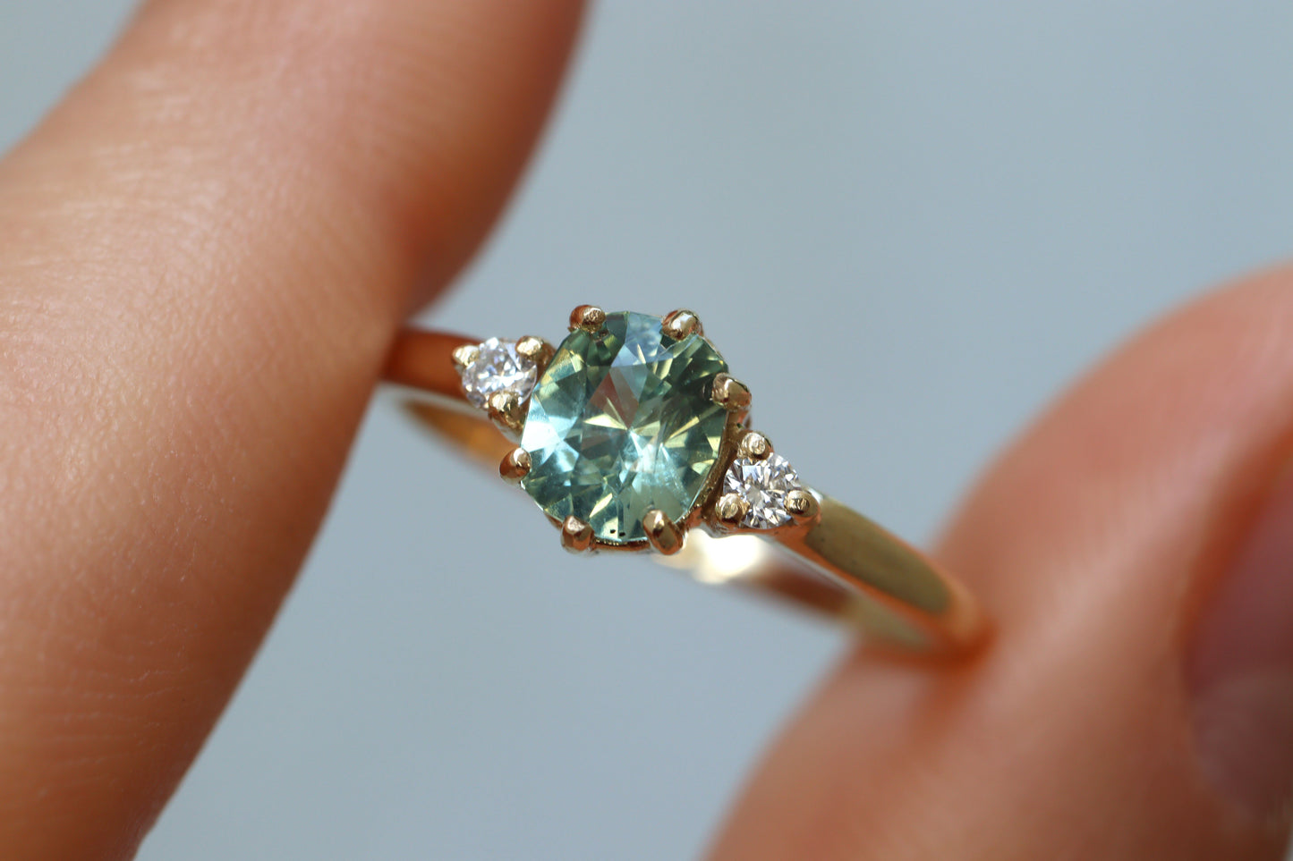 Anillo Suri Zafiro Verde Menta 0.80cts Bridal