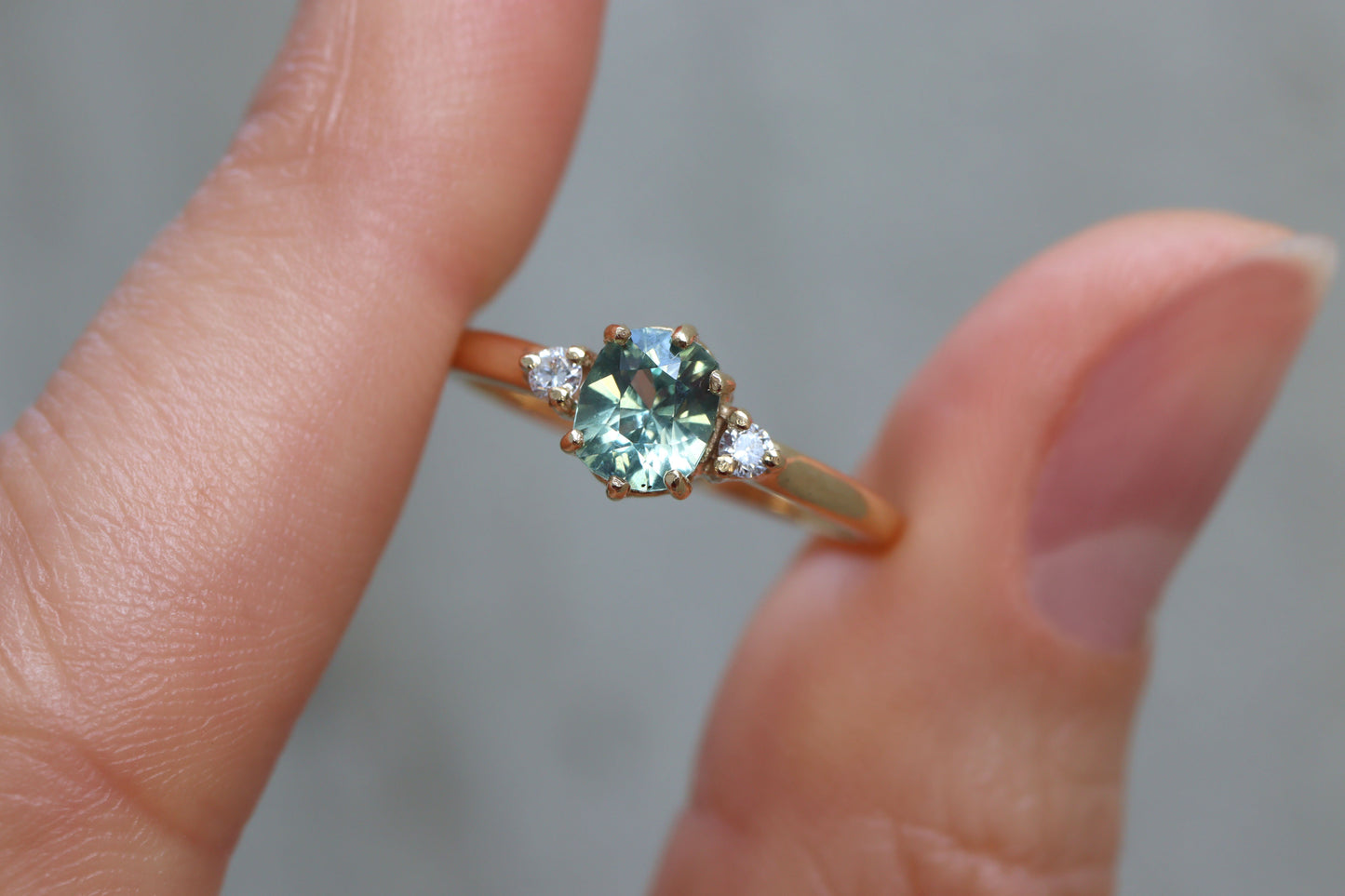 Anillo Suri Zafiro Verde Menta 0.80cts Bridal