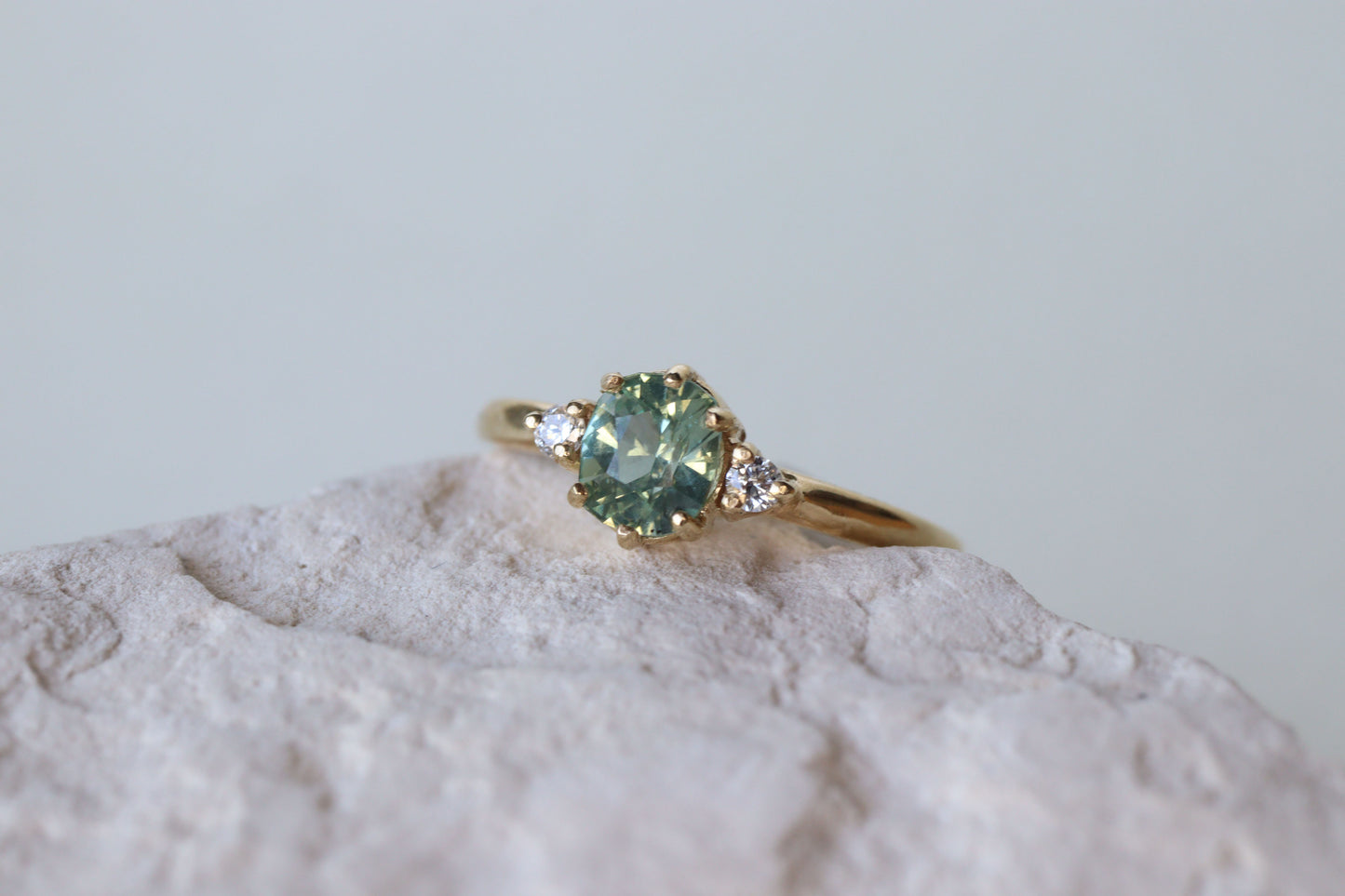 Anillo Suri Zafiro Verde Menta 0.80cts Bridal