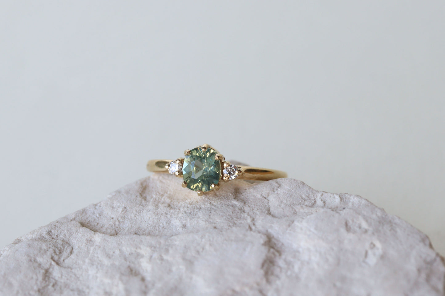 Anillo Suri Zafiro Verde Menta 0.80cts Bridal