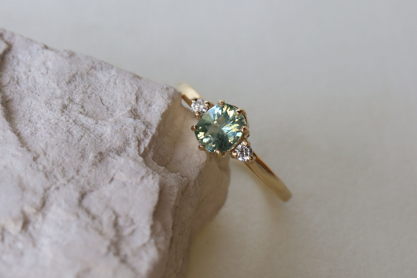 Anillo Suri Zafiro Verde Menta 0.80cts Bridal