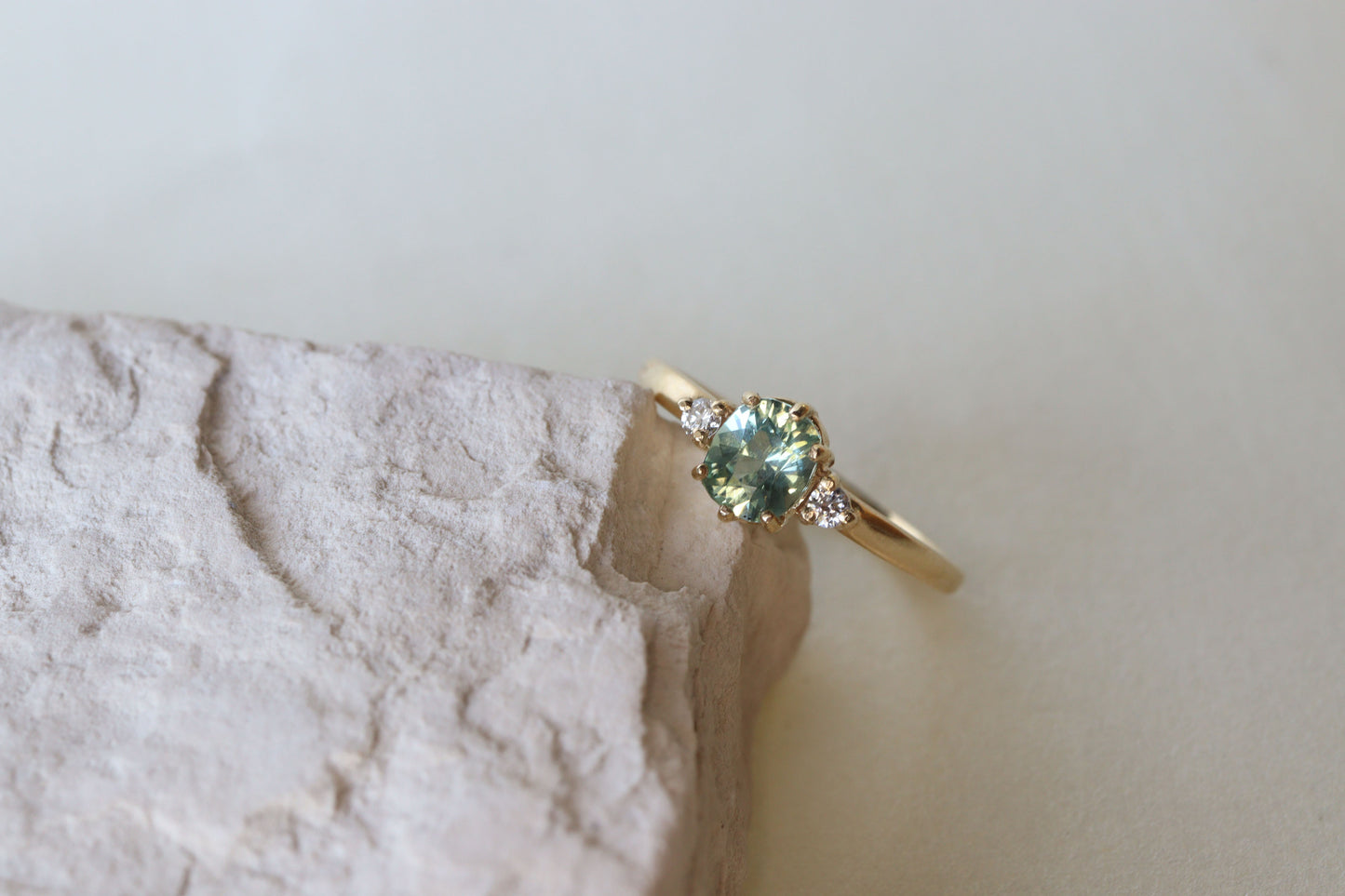 Anillo Suri Zafiro Verde Menta 0.80cts Bridal