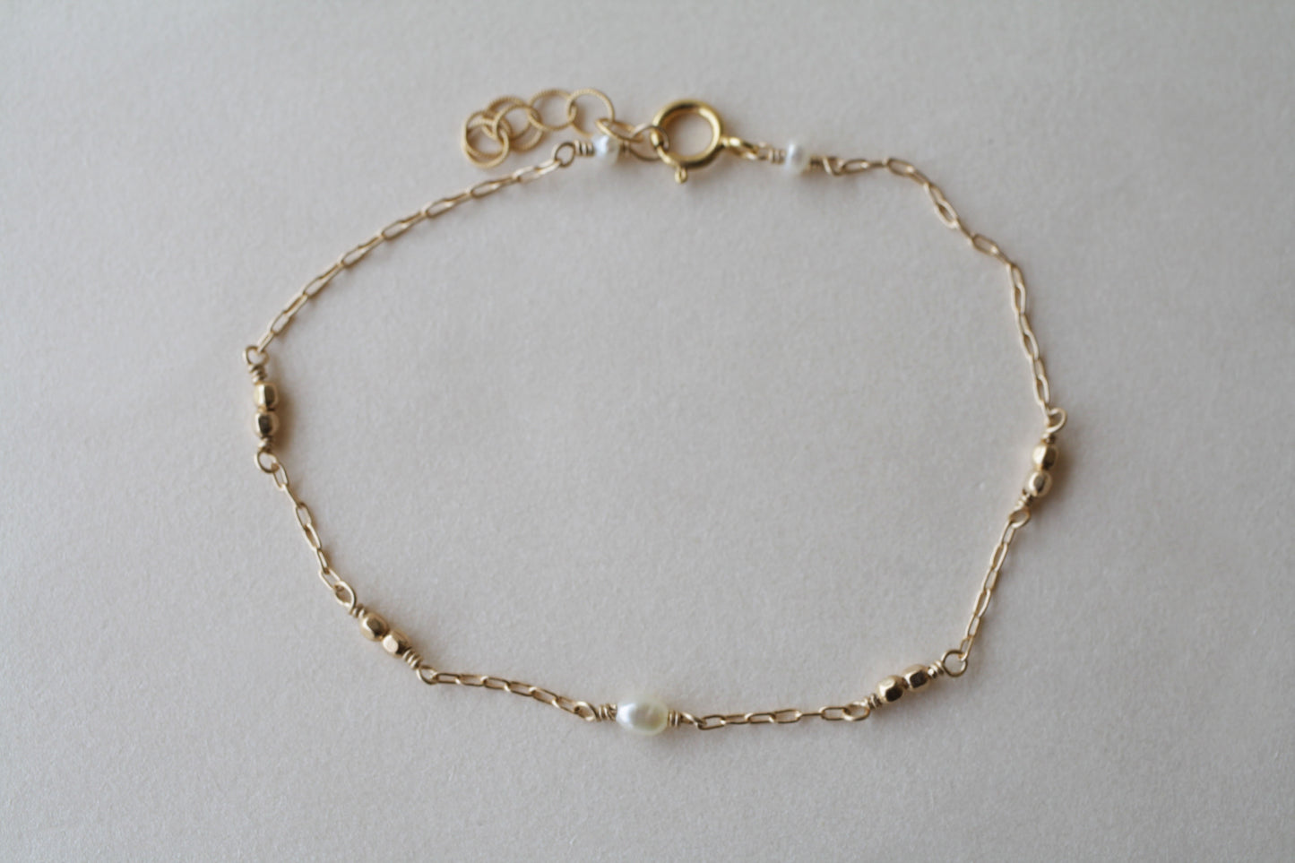 Pulsera Sofia Pearl and Gold