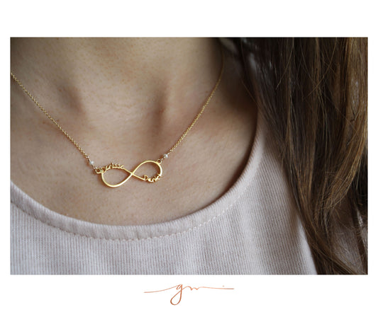Collar Infinito con Nombres Personalizados